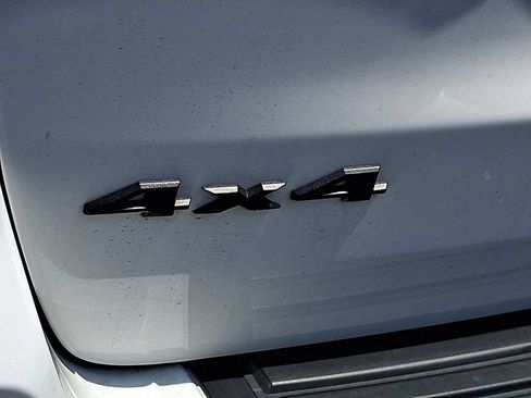 Used 2018 Jeep Grand Cherokee Altitude AWD/4WD image 11