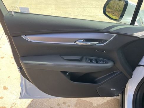New 2025 Cadillac XT6 Luxury image 14