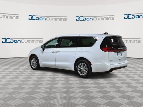 New 2026 Chrysler Pacifica Select AWD/4WD image 6