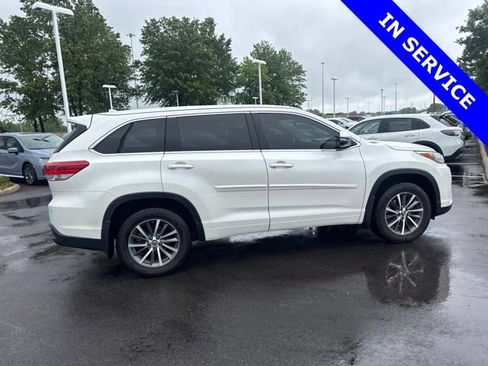 Used 2017 Toyota Highlander XLE AWD/4WD image 5