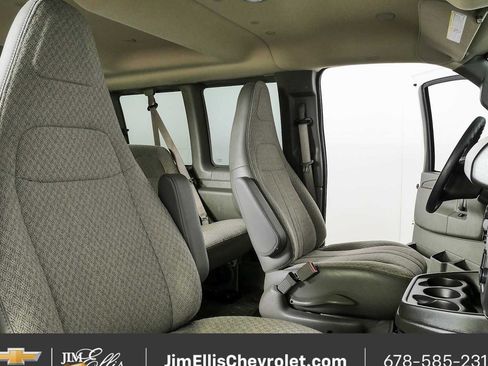 Used 2025 Chevrolet Express 3500 LT w/ LT Preferred Equipment Group RWD image 17