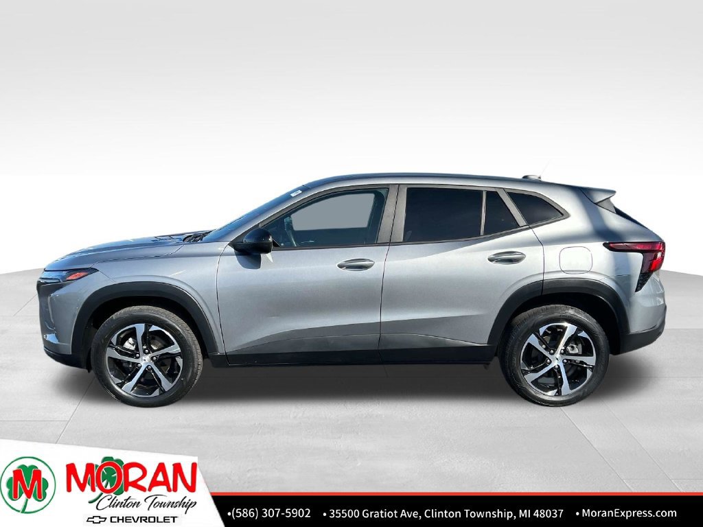 Used 2024 Chevrolet Trax RS w/ Driver Confidence Package FWD image 3