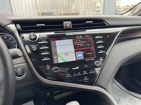 Used 2019 Toyota Camry XLE image 18