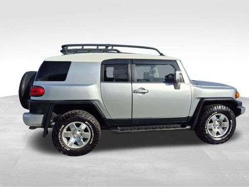 Used 2007 Toyota FJ Cruiser 4WD image 9