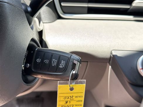 Used 2023 Hyundai Elantra SE FWD image 30