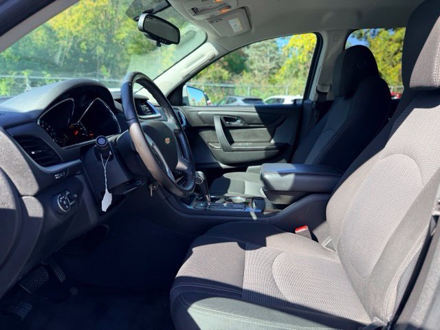 Used 2017 Chevrolet Traverse LT w/ Style and Technology Package FWD image 6