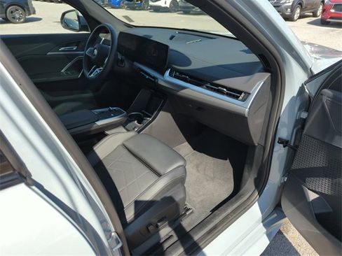 Used 2025 BMW X2 xDrive28i image 36