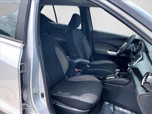 Used 2020 Nissan Kicks SV FWD image 9