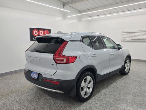 Used 2021 Volvo XC40 T5 Momentum AWD/4WD image 7