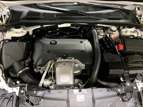 Used 2018 Buick Regal Essence w/ Driver Confidence Package #1 image 28