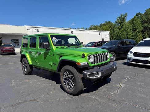 Used 2026 Jeep Wrangler Unlimited Sahara w/ Safety Group AWD/4WD image 7