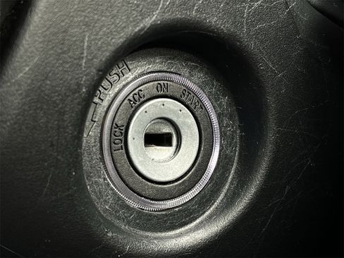 Used 2024 Toyota Camry SE image 19