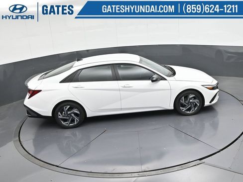 Used 2025 Hyundai Elantra Sport image 41