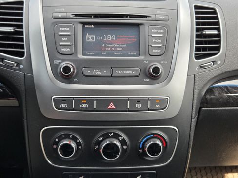 Used 2015 Kia Sorento LX image 15