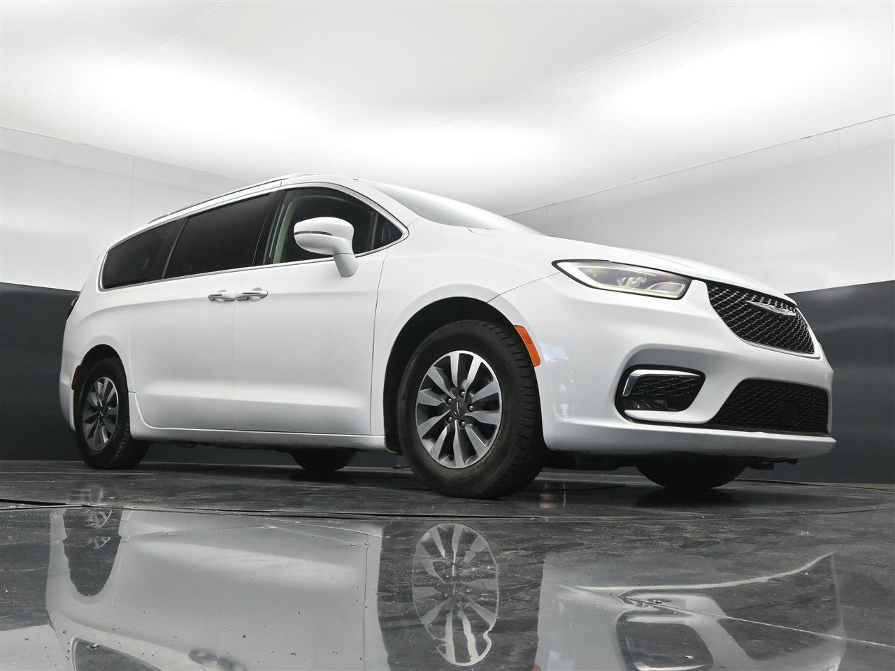 Used 2021 Chrysler Pacifica Touring-L FWD image 19