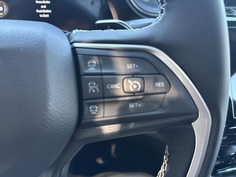 New 2025 Jeep Grand Cherokee Laredo X w/ Luxury Tech Group I image 18