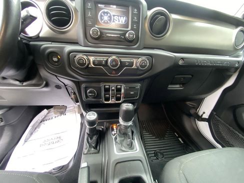 Used 2019 Jeep Wrangler Unlimited Sport S image 28