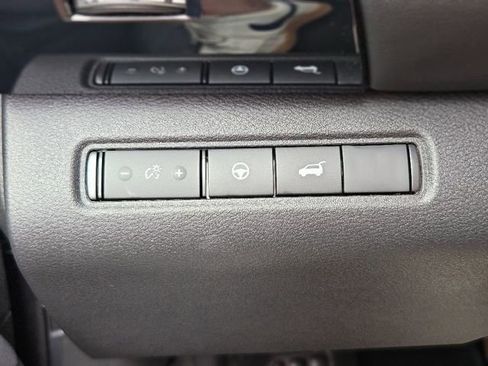 New 2025 Nissan Pathfinder SV image 15