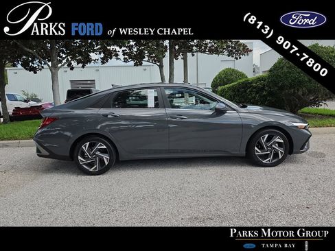 Used 2025 Hyundai Elantra SEL FWD image 3