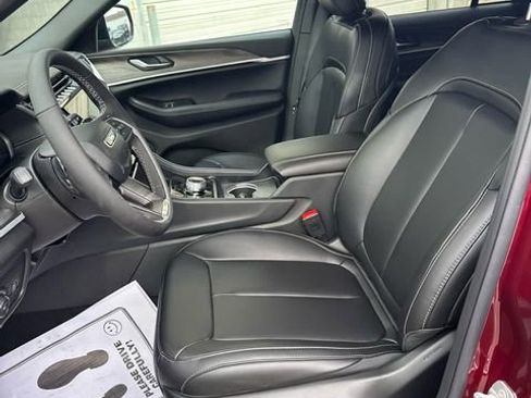 New 2025 Jeep Grand Cherokee Limited w/ Black Appearance Package image 15