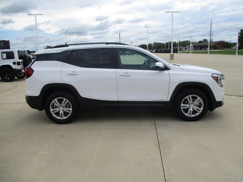 Used 2024 GMC Terrain SLE w/ Driver Convenience Package AWD/4WD image 8