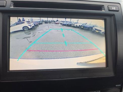 Used 2014 Toyota Camry L image 24