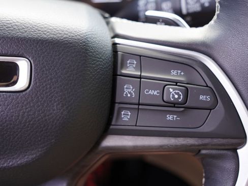 Certified 2022 Jeep Grand Cherokee L Limited AWD/4WD image 36
