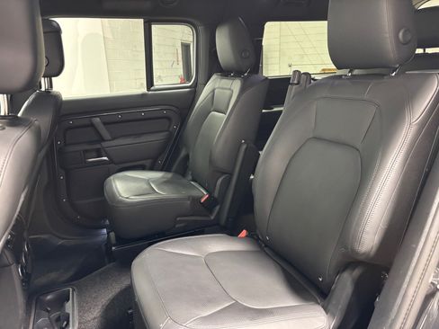 Used 2025 Land Rover Defender 110 X-Dynamic SE AWD/4WD image 26