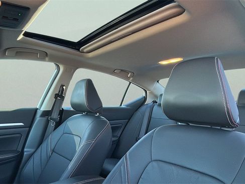 Used 2024 Nissan Altima 2.5 SR w/ SR Premium Package image 13