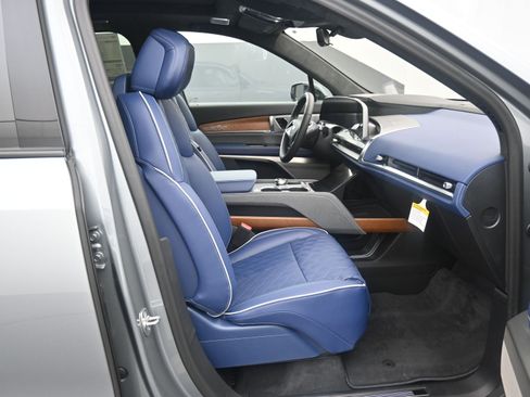 New 2026 Cadillac Vistiq Premium Luxury w/ LPO, Floor Liner Package image 13