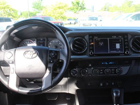 Used 2022 Toyota Tacoma TRD Off-Road AWD/4WD image 23