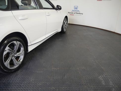Used 2019 Honda Accord EX image 4