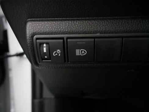 Certified 2025 Toyota Corolla LE image 27