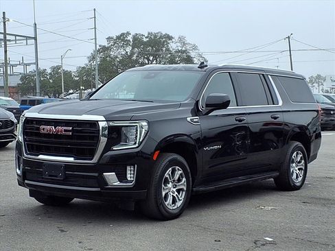 Used 2024 GMC Yukon XL SLE image 3