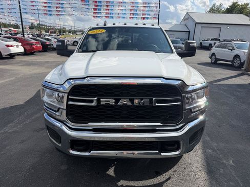 Used 2024 RAM 3500 Tradesman w/ Chrome Appearance Group AWD/4WD image 10