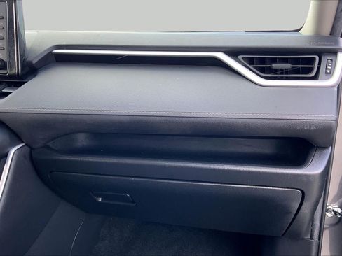 Used 2021 Toyota RAV4 XLE FWD image 18