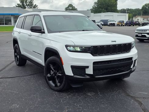 Used 2023 Jeep Grand Cherokee L Laredo RWD image 2