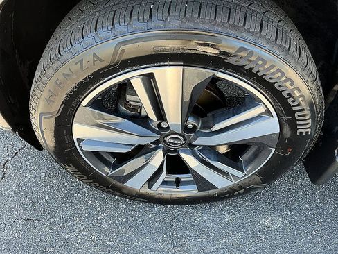 Used 2025 Nissan Rogue SL image 7