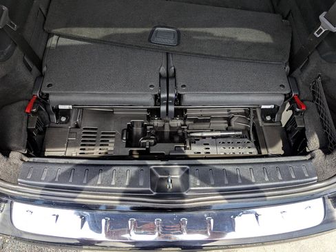 Used 2021 Mercedes-Benz GLB 250 4MATIC w/ Premium Package image 47