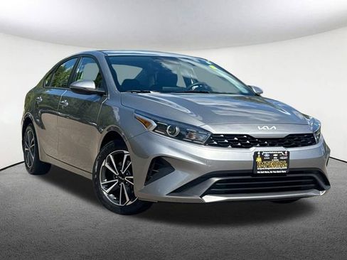 Used 2023 Kia Forte LXS w/ LXS Technology Package image 2