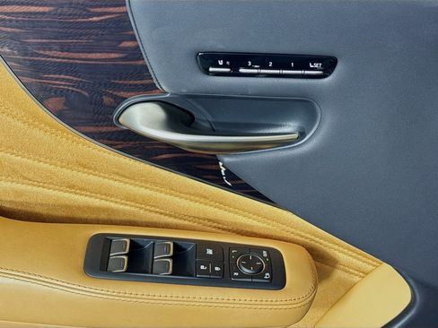 Used 2024 Lexus LS 500 w/ Interior Upgrade Package image 23