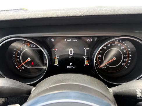 Used 2023 Jeep Wrangler Unlimited Sahara w/ Cold Weather Group AWD/4WD image 19