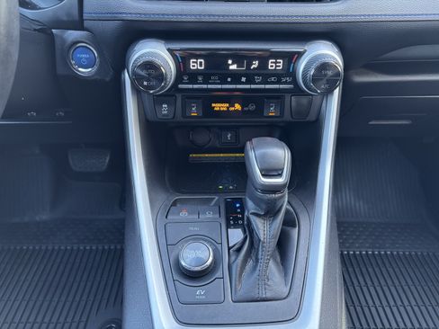 Used 2021 Toyota RAV4 XSE AWD/4WD image 19