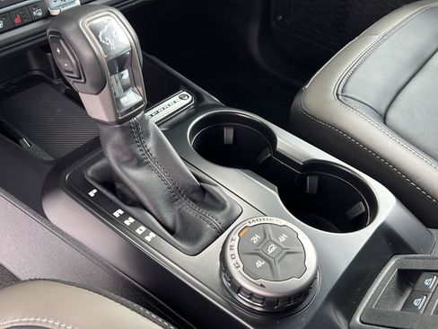 Used 2025 Ford Bronco Outer Banks AWD/4WD image 12