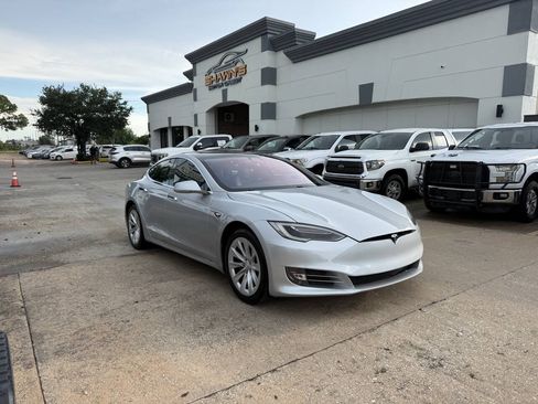 Used 2017 Tesla Model S 60 RWD image 2
