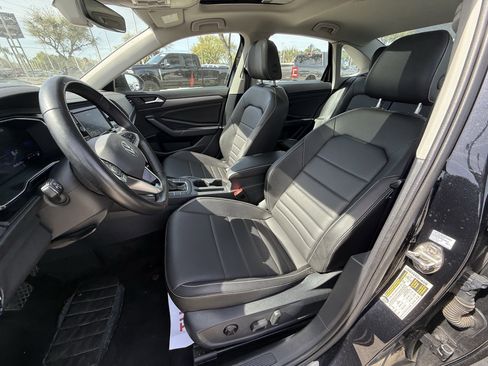 Used 2024 Volkswagen Jetta SE image 29