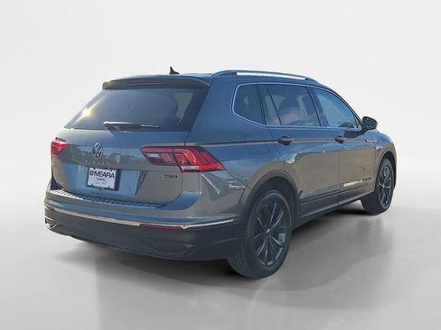 Used 2023 Volkswagen Tiguan SE w/ Panoramic Sunroof Package image 5