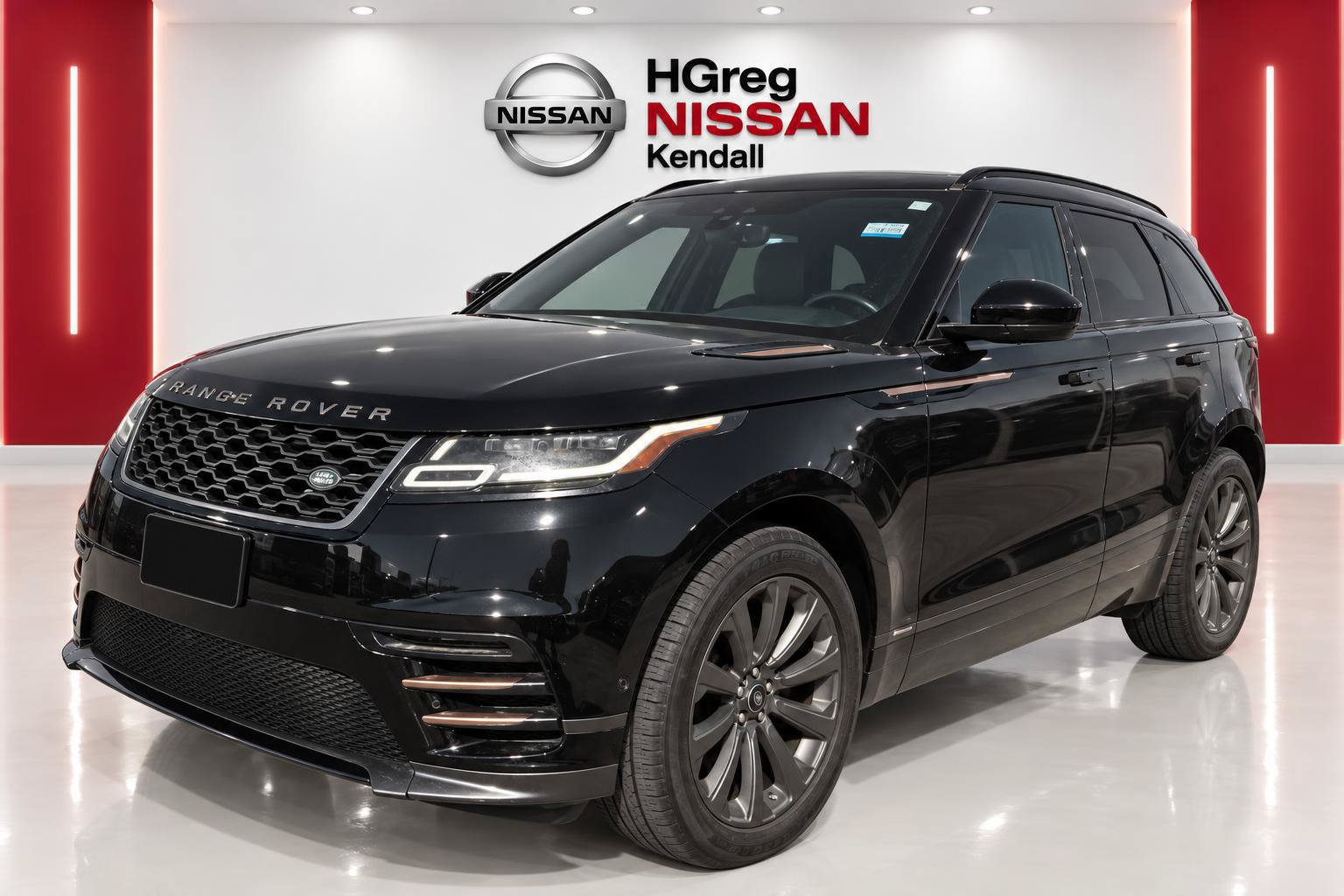 Used 2018 Land Rover Range Rover Velar R-Dynamic SE AWD/4WD image 3