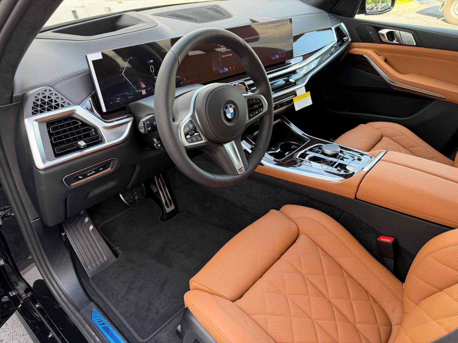 Used 2027 BMW X7 xDrive40i w/ M Sport Package AWD/4WD image 4