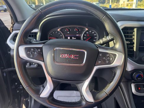 Used 2023 GMC Acadia SLT image 2